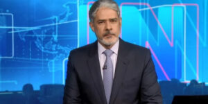 William Bonner se emocionou com notícia que deu no Jornal Nacional - Foto: Reprodução