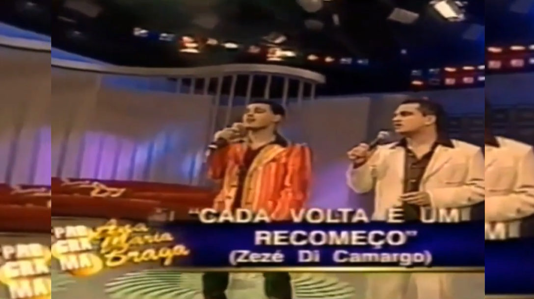 Zezé di Camargo e Luciano cantando a música "Cada Volta é um Recomeço" no programa Ana Maria Braga em 1997 (Foto Reprodução/Youtube)