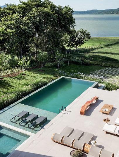 A atriz Claudia Raia abre as portas de sua mansão que conta com 3 andares, piscina enorme e vista para montanha e sem dúvidas, é a mais luxuosa do Brasil - Foto Reprodução Internet