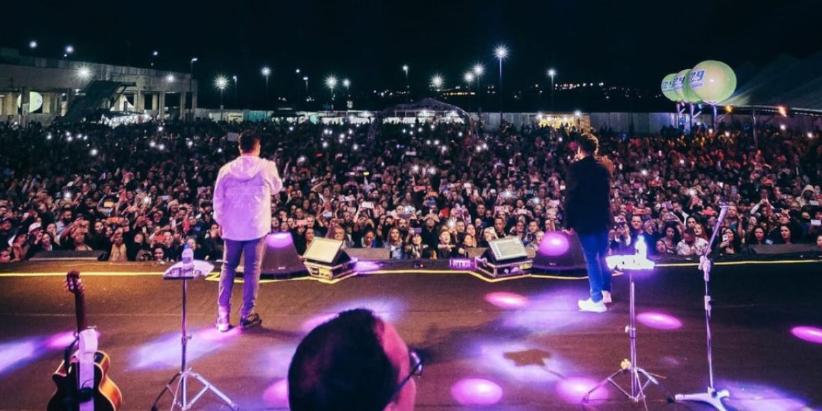 A dupla sempre enche todos os locais onde fazem seus shows, arrastando multidões por todo o país (Reprodução: Instagram)