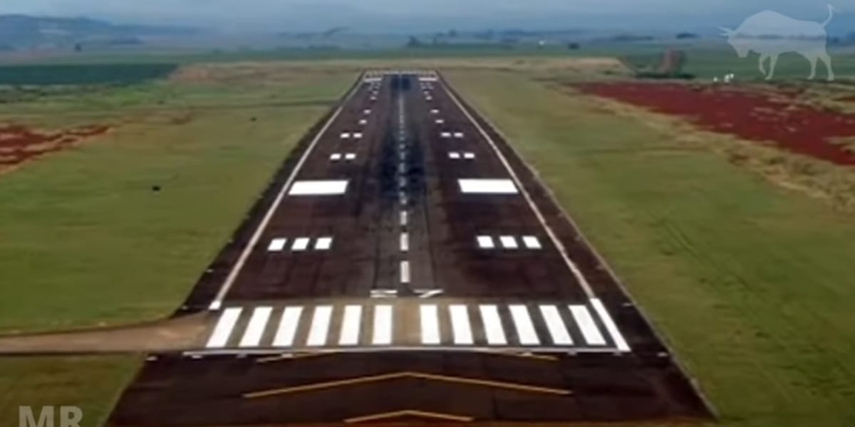 O aeroporto particular e pista de pouco da fazenda de Gusttavo Lima (Reprodução: Youtube)