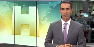 César Tralli no comando do Jornal Hoje (Foto: Reprodução/ Globo)