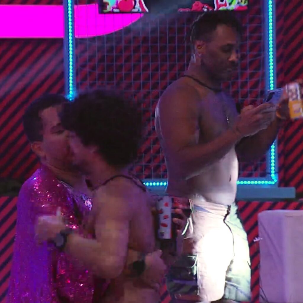 Bruno Gaga tentou Beijar Gabriel Santana durante festa do BBB 23. (Foto: Reprodução, Globo)