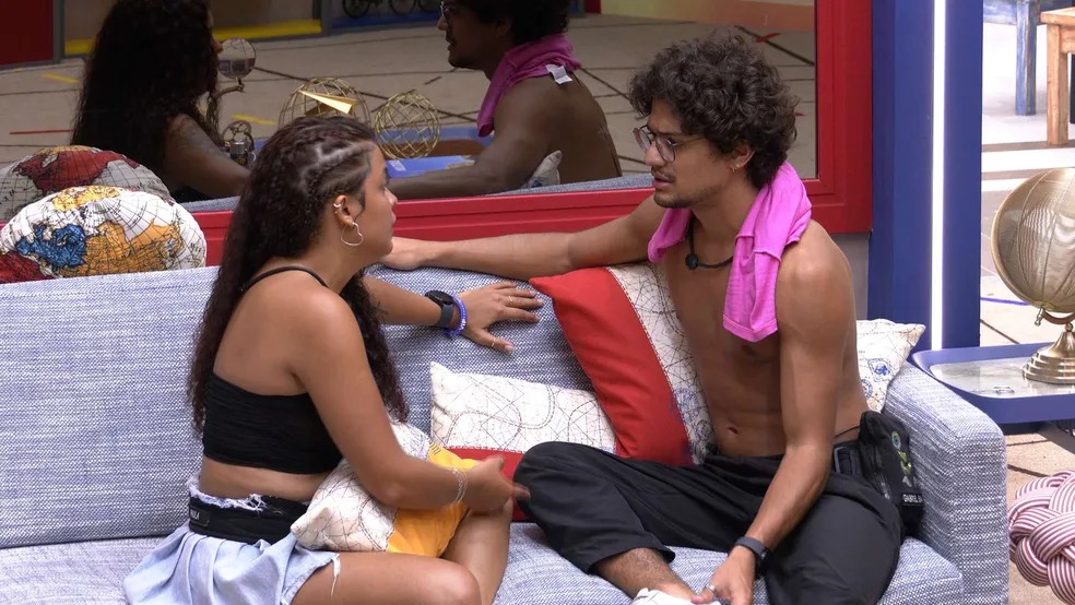 Gabriel e Paula conversam após a sister ter o chamado de 'gay' no BBB23