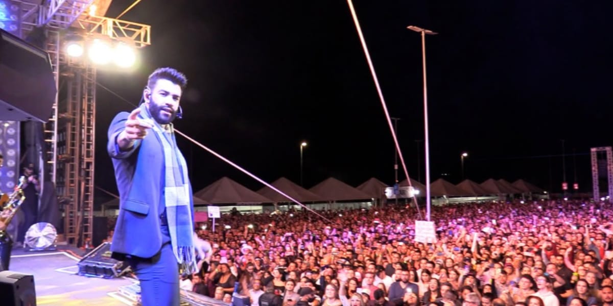 Gusttavo Lima arrasta multidões por onde passa com seus shows, cobrando altos cachês (Reprodução: Instagram)