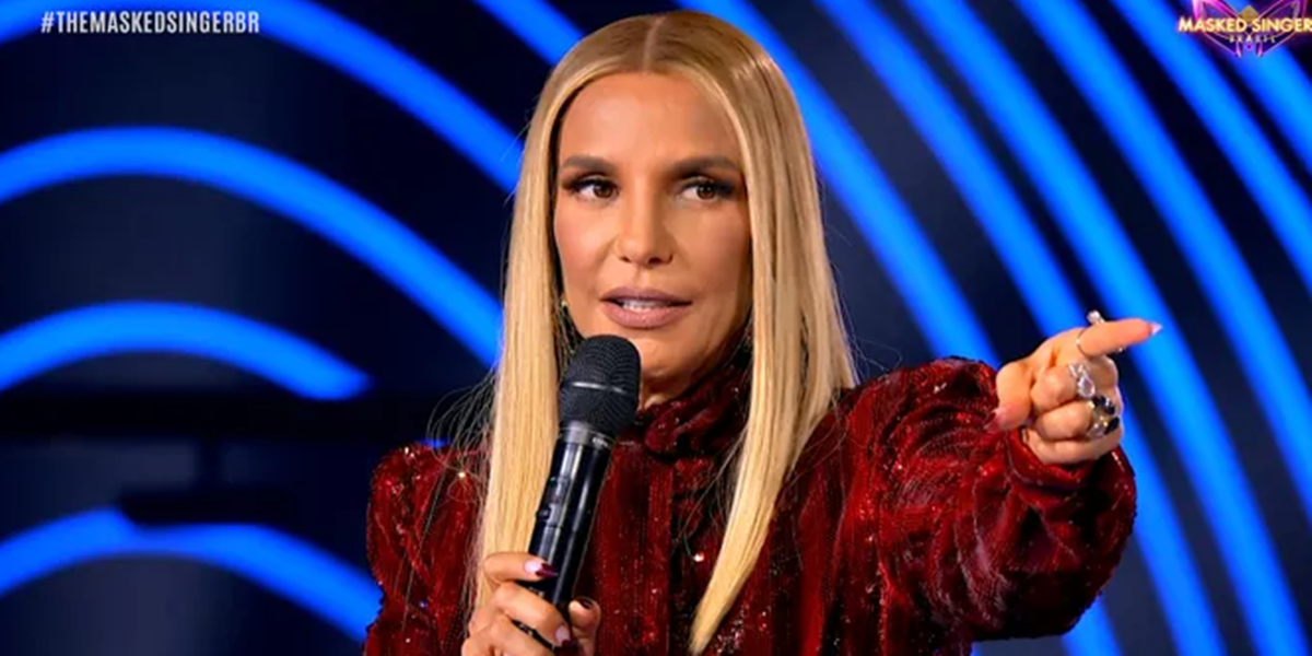 Ivete Sangalo deixou a descrição de lado e mostrou em vídeo o que faz nos bastidores do programa global 'The Masked Singer' (Foto: TV Globo)