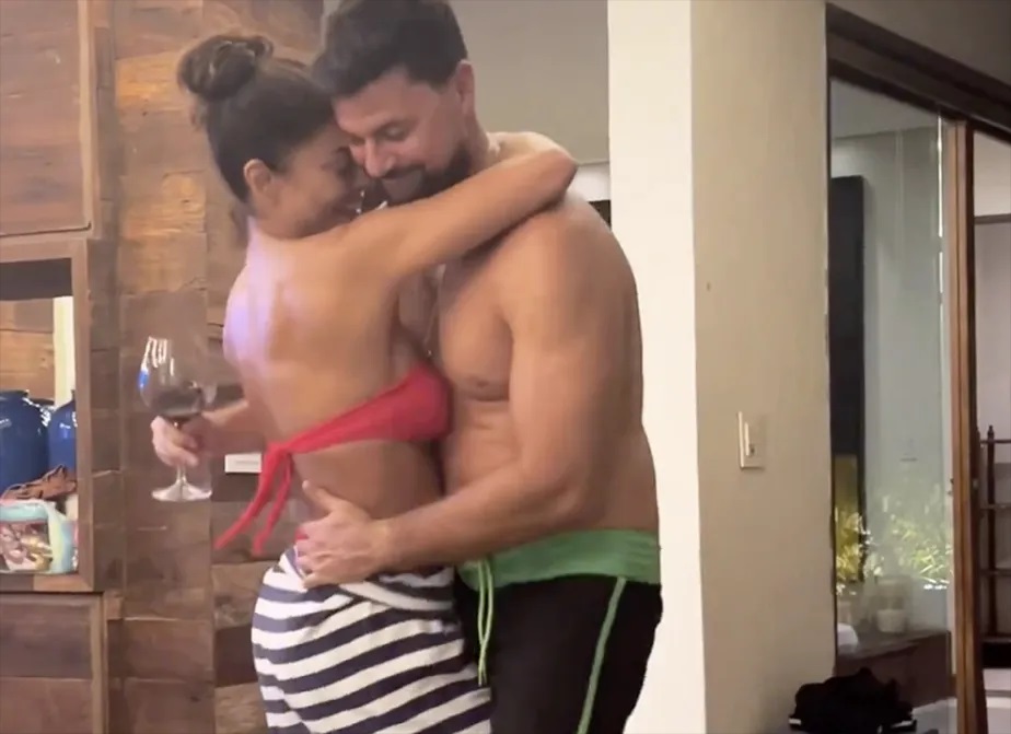 Juliana Paes dançando coladinha com o marido Carlos Eduardo (Foto: Reprodução/ Instagram)