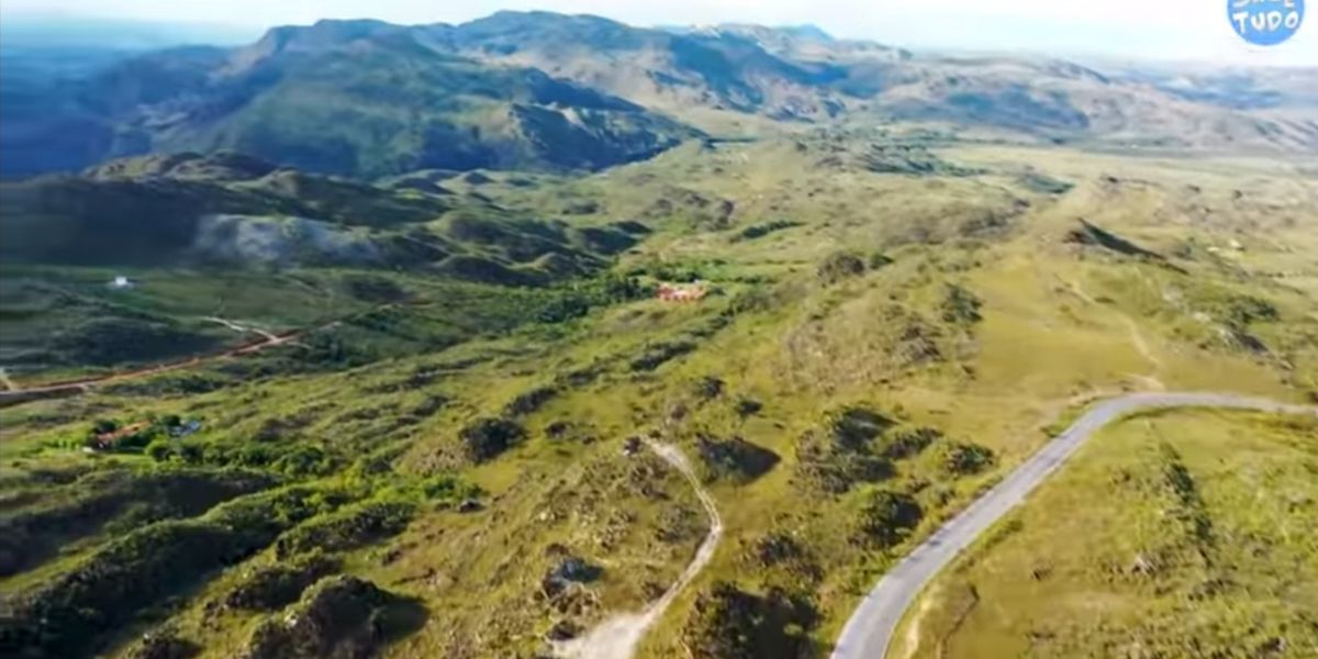 Lago, criação de cavalos e piscina a mansão de Paula Fernandes é a mais absurda do país - Foto Reprodução 