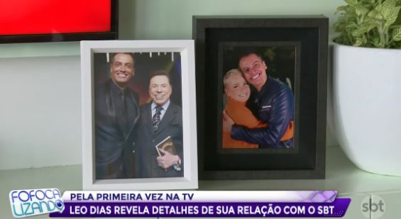 Léo Dias mostra objetos importantes no apartamento onde vive - Foto Reprodução SBT