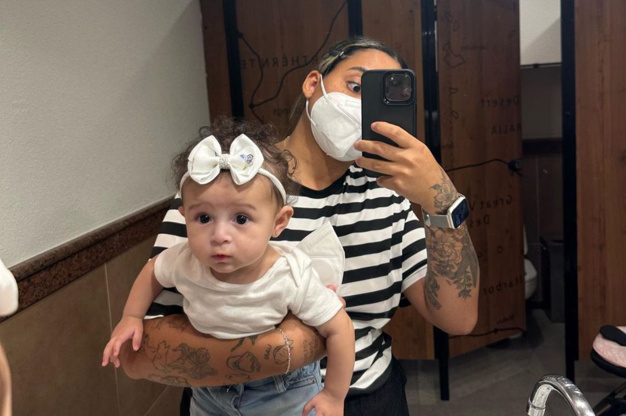 A cantora publicou algumas fotos com a bebê de 5 meses (Reprodução - Instagram)