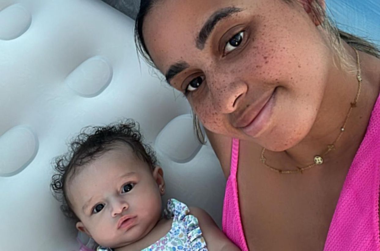 A cantora publicou algumas fotos com a bebê de 5 meses (Reprodução - Instagram)