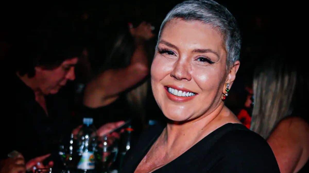 No programa Altas Horas, da Globo, a cantora Simony faz forte desabafo sobre o que sentiu após descoberta de câncer - Foto Reprodução Internet