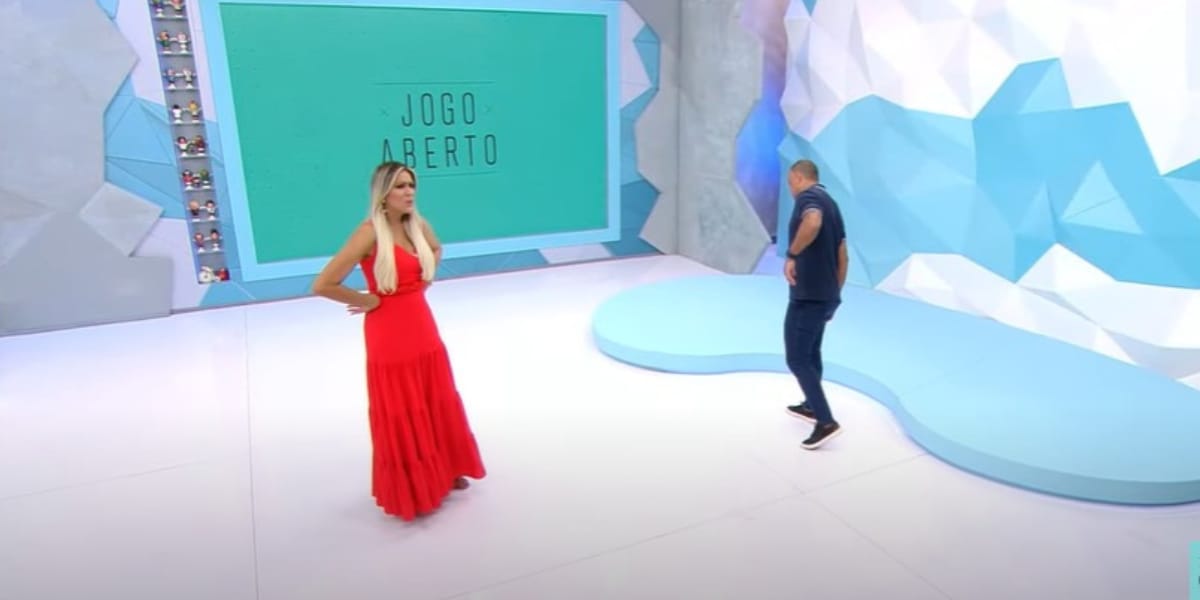 Denílson chegou nos estúdios mancando e pediu para diretor o substituir no programa (Reprodução: Jogo Aberto/ Band)