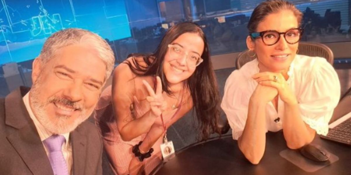 William Bonner, Renata Vasconcellos e Fernanda Ornellas na bancada do Jornal Nacional (Reprodução - Instagram JN)