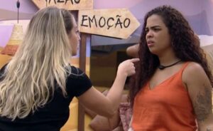 Bruna Griphao e Paula Freitas no BBB23; aliadas se desentenderam por causa de Cristian Vanelli (Foto: Reprodução / Globoplay)