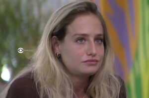 A atriz tem chamado atenção por conta do abdômen trincado (Foto: Reprodução - Globo)