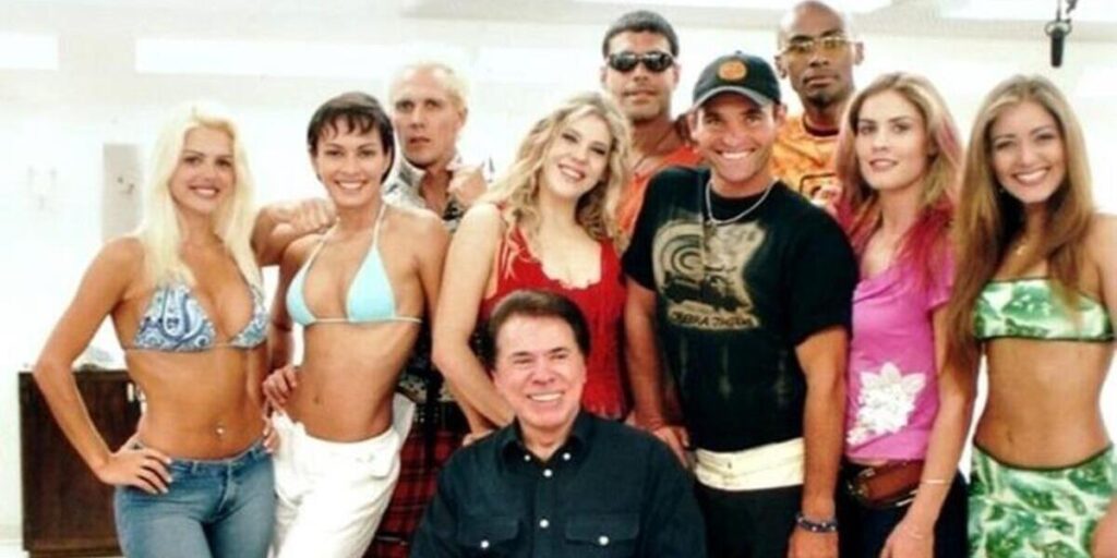 Silvio Santos e o elenco da primeira edição da "Casa dos Artistas", do SBT (Foto Reprodução/SBT)