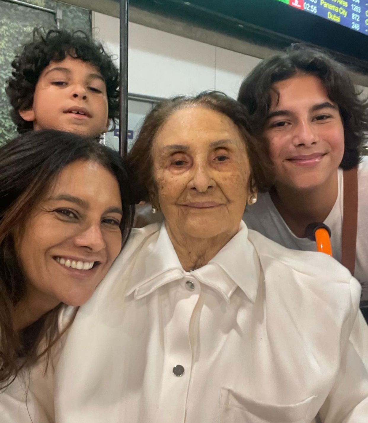 Dira Paes usou as redes sociais para se despedir de sua mãe, Flor (Reprodução - Instagram)