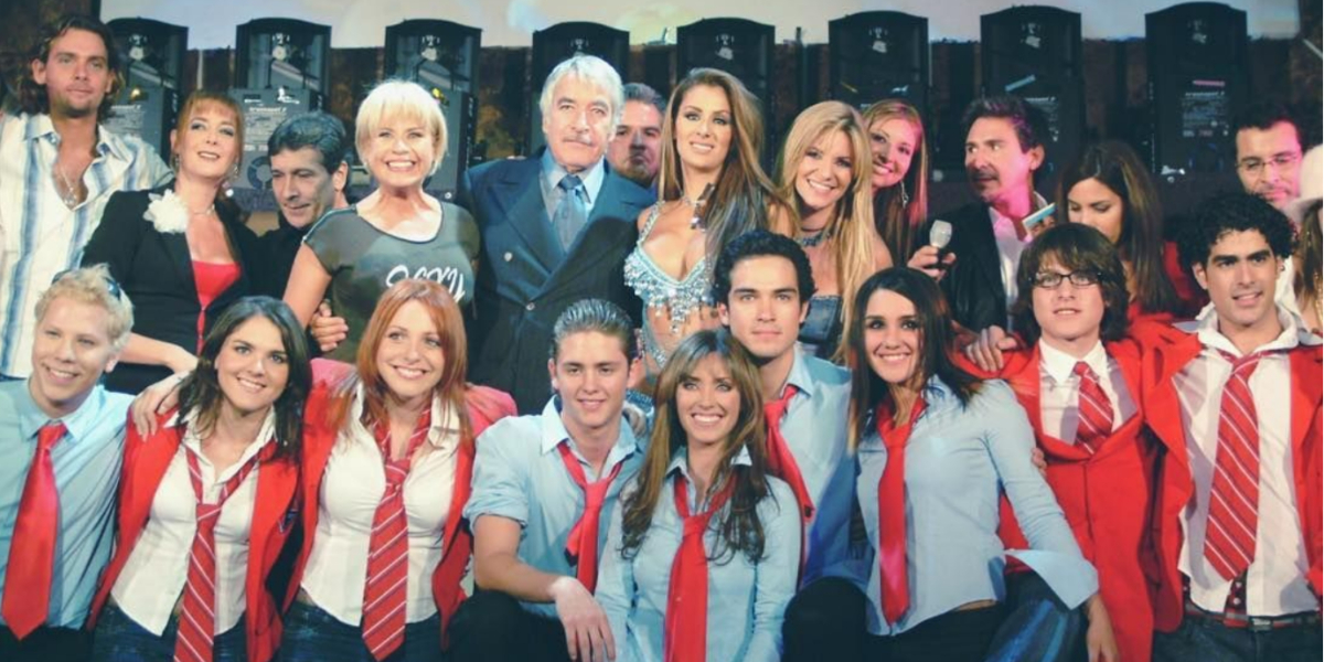 Elenco de Rebelde. (Foto: Reprodução / SBT)