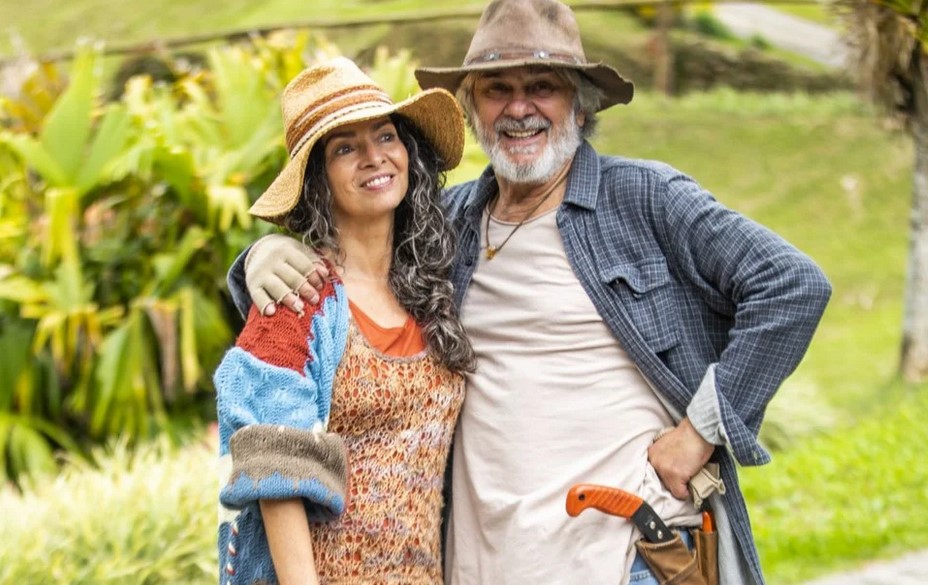 Fábio (Zécarlos Machado) mudou de vida ao conhecer Dora (Claudia Ohana) em Vai na Fé (Foto: Reprodução / Globo)