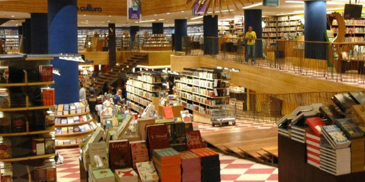 Ao vivo, Alan Severiano entrega falência da livraria cultura, decadência de empresa e possibilidade de fechamento (Foto: Reprodução / SP1 da Globo)