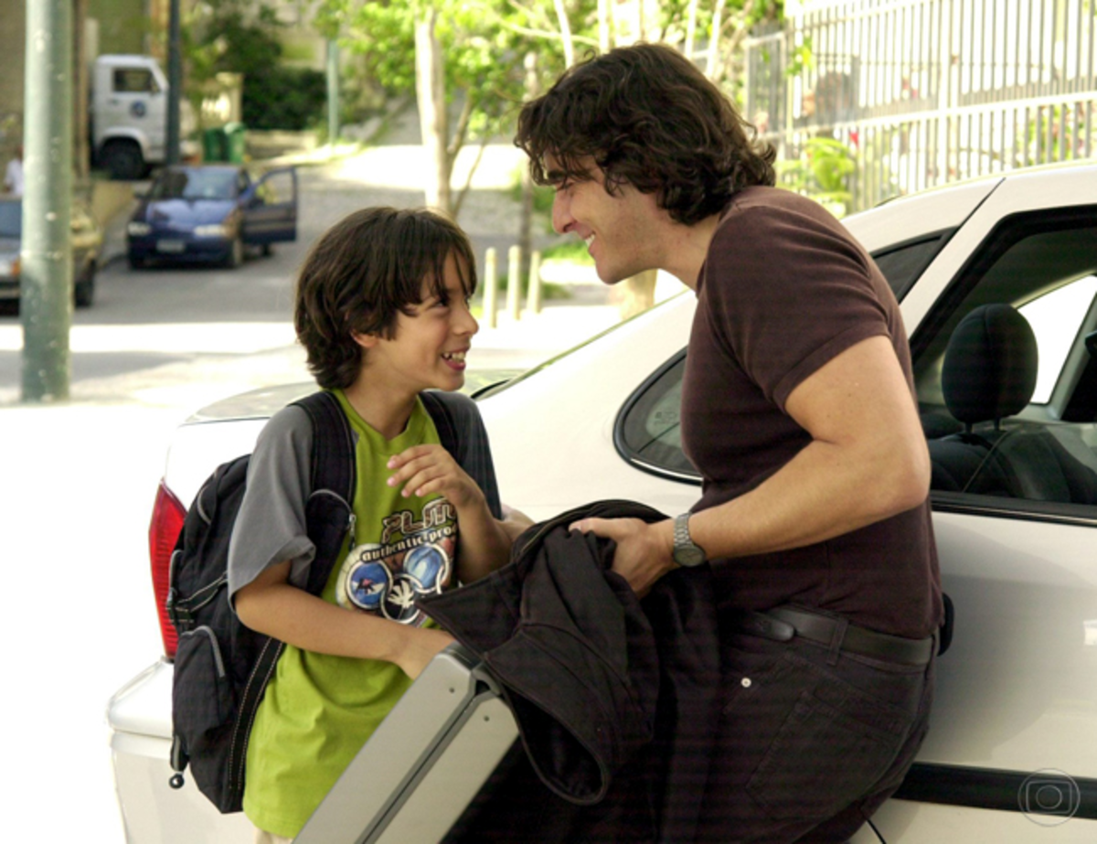 Na trama Bruno Abrahão interpretava o pequeno "Zeca" filho de Cristiano (Alexandre Borges) (Foto Reprodução/Memória da Tv)