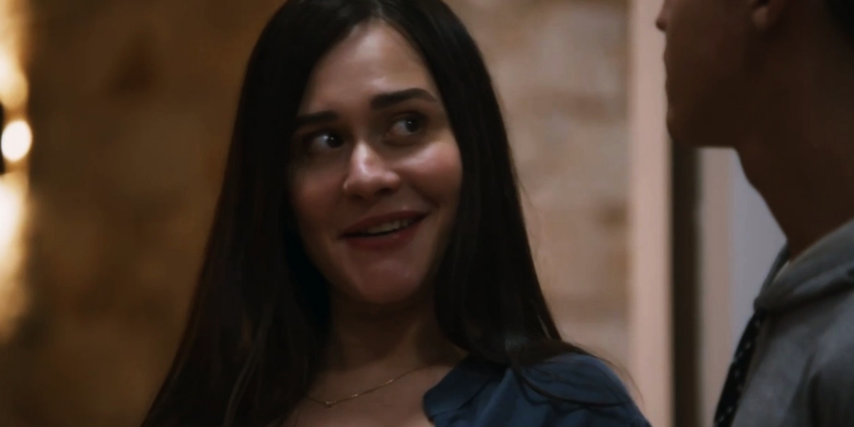 Guida sorrindo em cena da novela Travessia