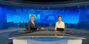 Hélter Duarte e Renata Vasconcellos no Jornal Nacional (Foto: Reprodução / Globo)