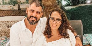 Juliano Cazarré e sua esposa, Letícia Cazarré, montaram um quarto inteiro para o tratamento de sua filha, Maria (Reprodução - Instagram)