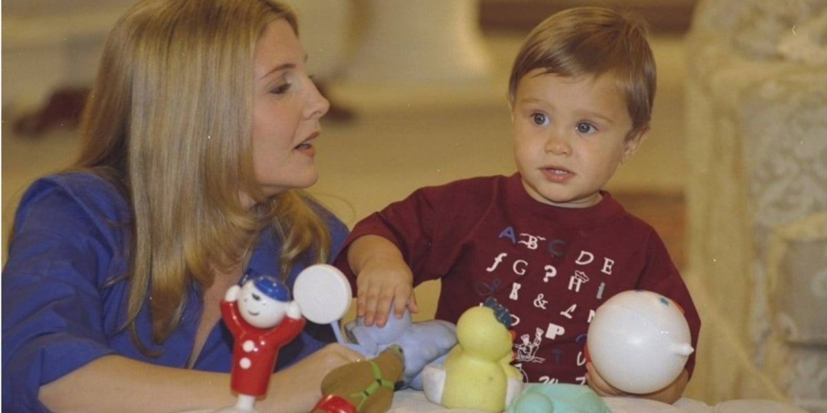 Maria Padilha com o bebê de "Anjo Mau" (Foto: Divulgação/TV Globo)