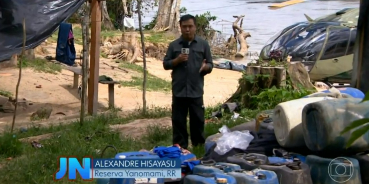 O repórter Alexandre Hisayasu acompanhou operação na reserva Yanomami (Foto: Reprodução/TV Globo)