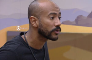 Ricardo 'Alface' tomou trava de Amanda no BBB23 (Reprodução - Globo)