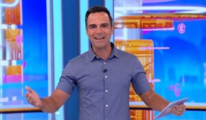 BBB23: Tadeu Schmidt falou sobre a dinâmica da semana (Foto: Reprodução / Globoplay)