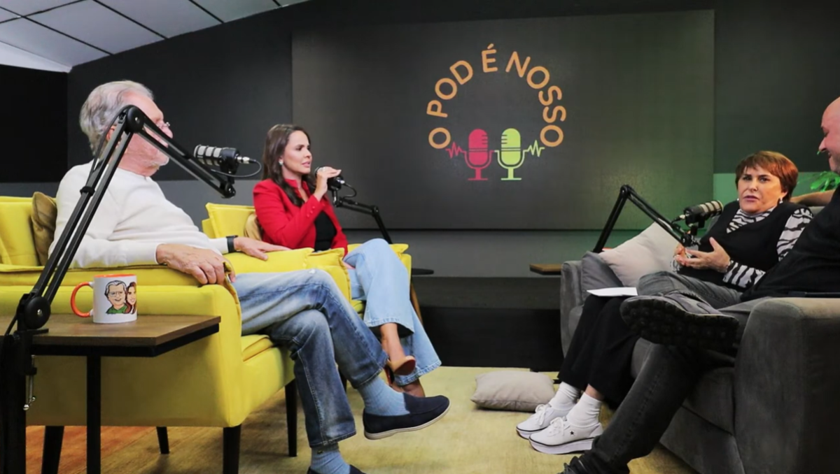Carlos Alberto recebeu Márcia Sensitiva em seu podcast "O Pod é Nosso" (Foto Reprodução/Youtube)