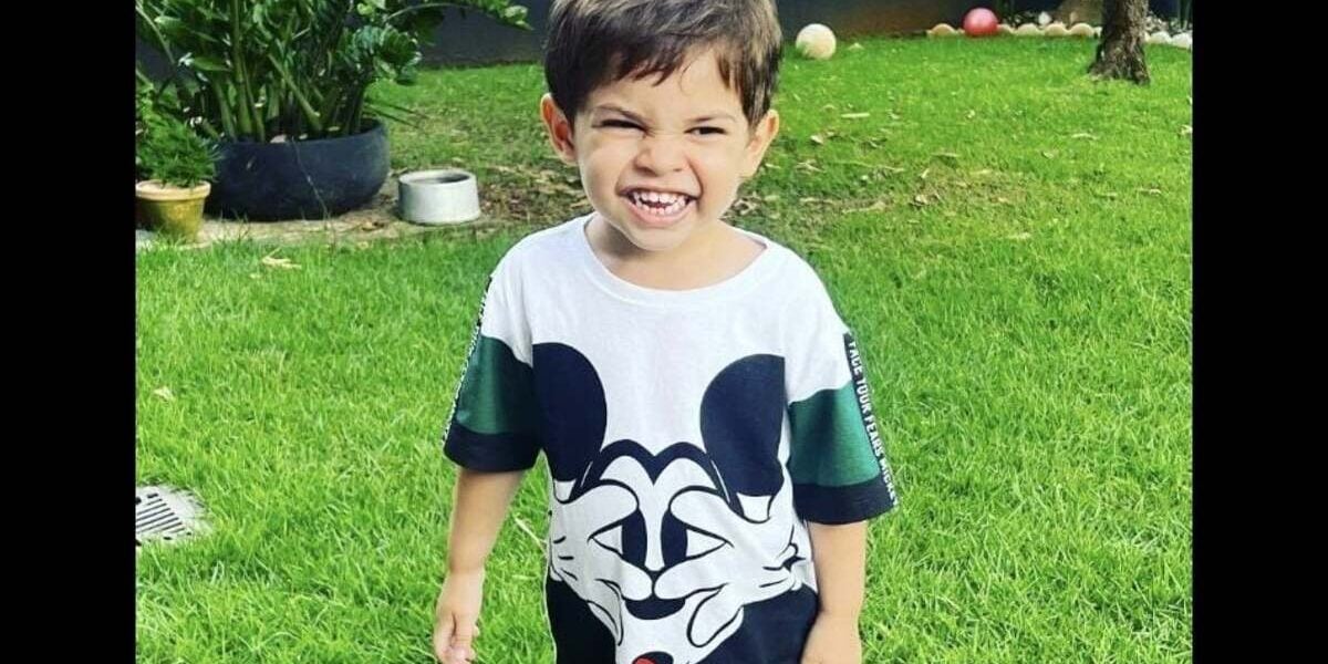 O pequeno Leo está crescendo e está ficando idêntico à mãe (Foto Reprodução/Instagram)