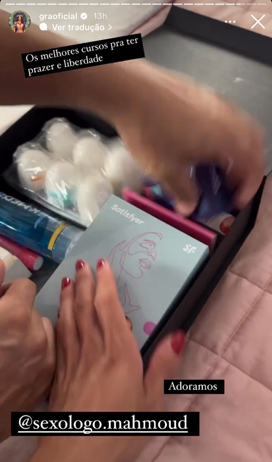 Belo conferindo produtos de sexy shop de Gracyanne Barbosa - Foto Reprodução Instagram