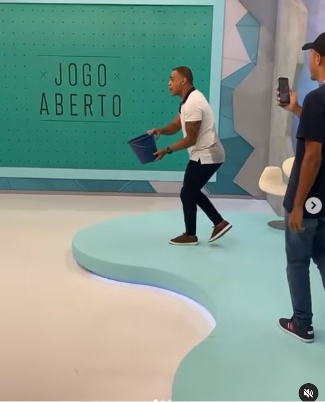 Denílson em bastidores do Jogo Aberto e Renata Fan - Foto Reprodução Instagram