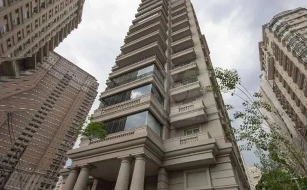 Fachada do prédio da cobertura duplex de Faustão, no bairro Cidade Jardim, São Paulo - Foto Reprodução Internet