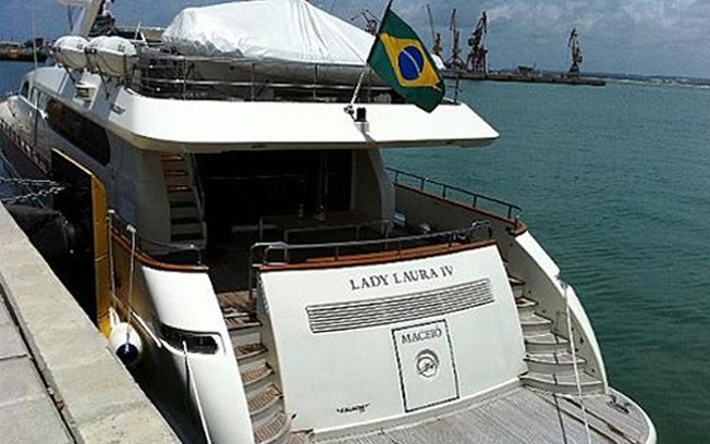 Imagens do barco Lady Laura IV, de Roberto Carlos - Foto Reprodução Internet