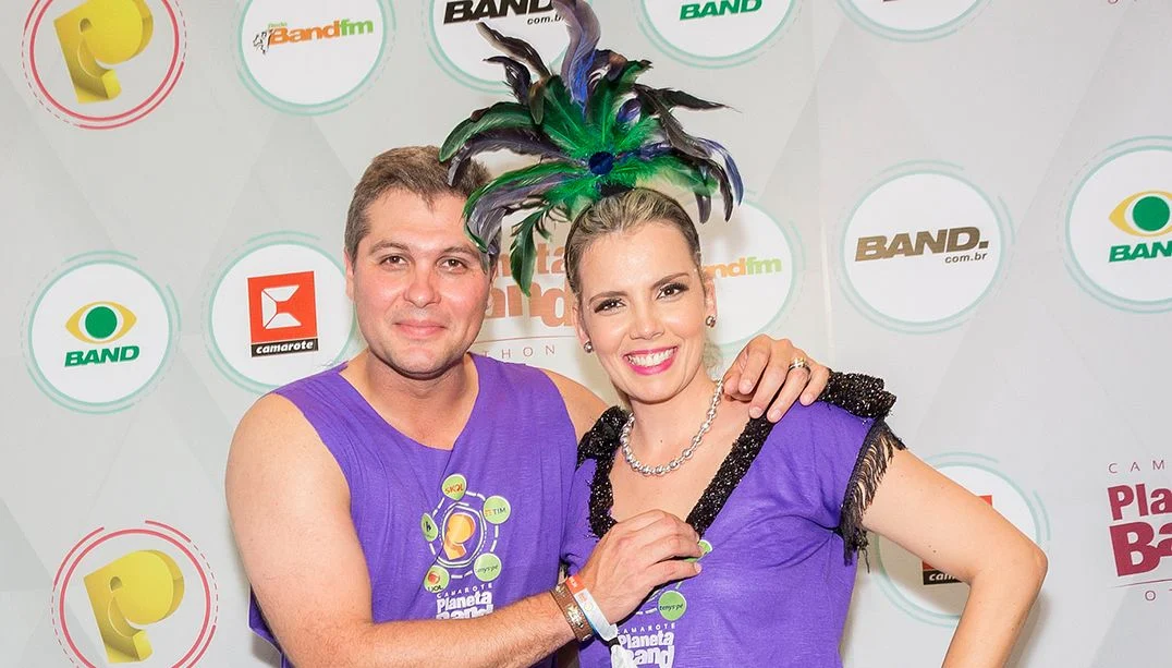 Joel Datena e Mel, sua esposa lindíssima em um evento da Band - Foto Reprodução Band