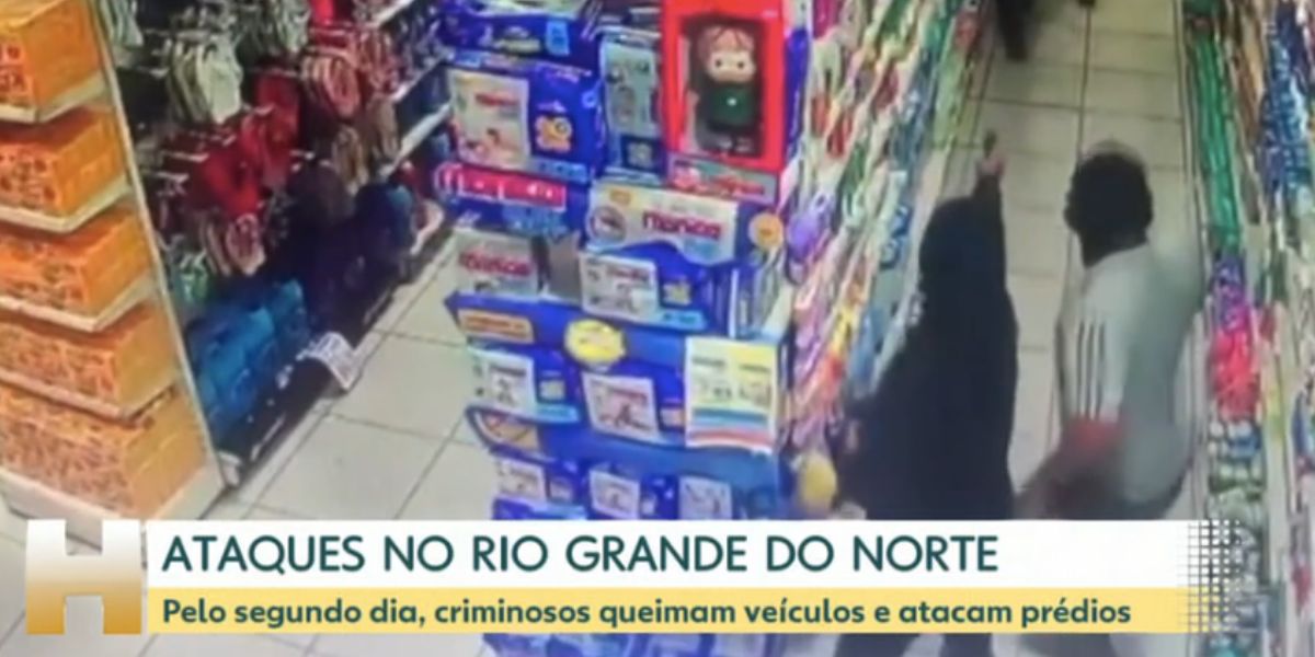 César Tralli fica revoltado com notícia sobre ataques no Rio Grande do Norte (Foto: Reprodução / Jornal Hoje da Globo)