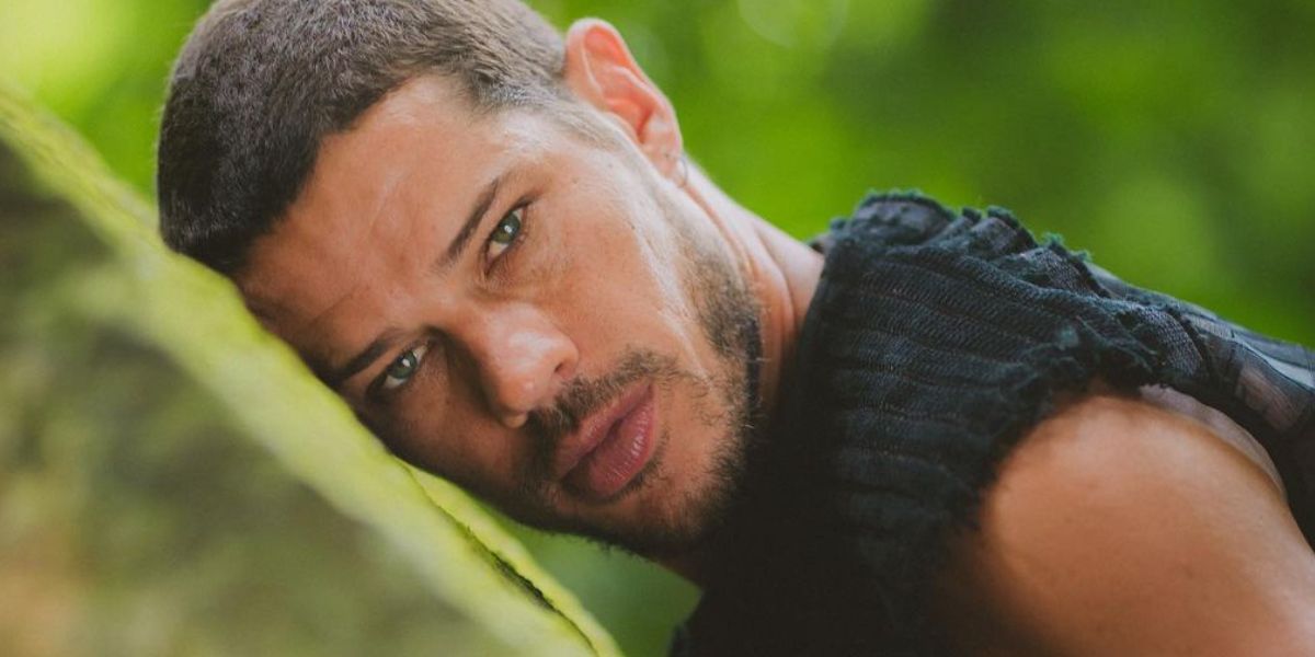 José Loreto assume que passou a ver a vida com mais sensibilidade ao fazer teatro (Foto: Reprodução / André Hawk)