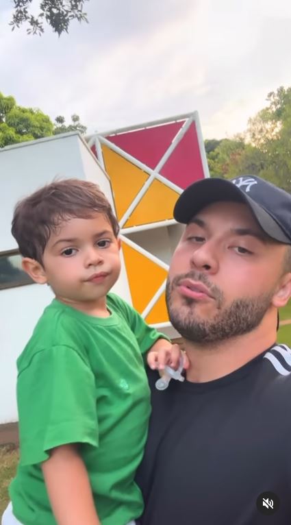 Murilo Huff e seu filho Léo, com a cantora Marilia Mendoça - Foto Reprodução Instagram