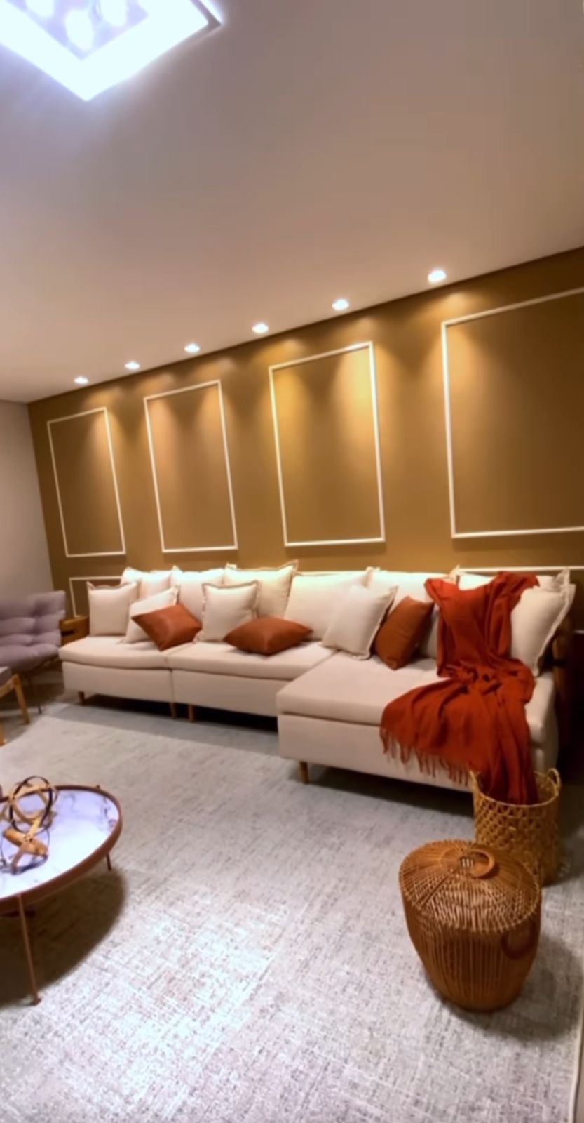 Sala ampla da nova mansão do cantor sertanejo e da influenciadora - Foto Reprodução Instagram