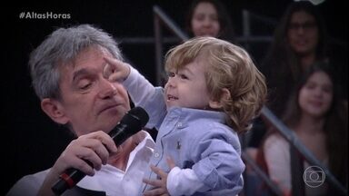 Serginho Groismann e seu filho no programa Altas Horas - Foto Reprodução Globo