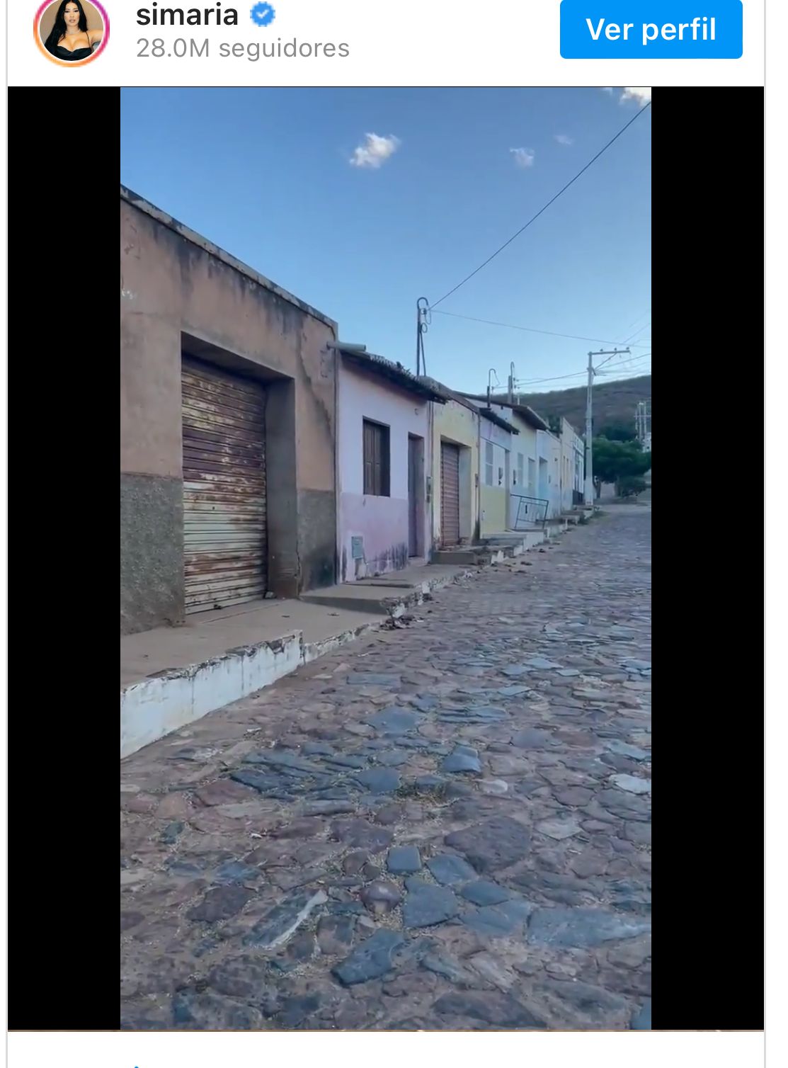 Simaria contou que já morou na casa rosa nessa simples rua - Foto Reprodução Instagram