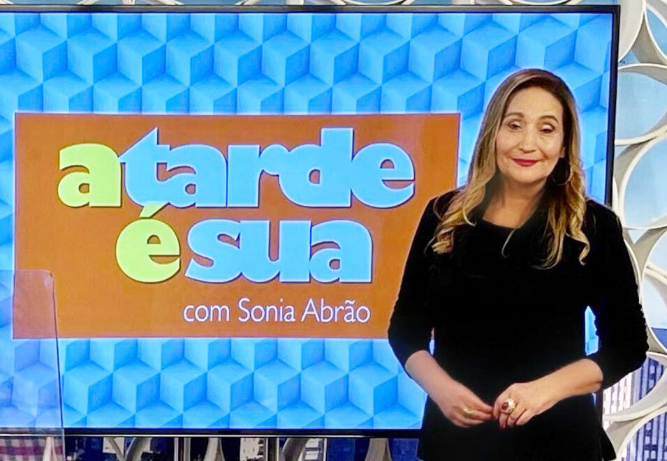 Sonia Abrão no "A Tarde é Sua". (Foto: Divulgação / RedeTV!)