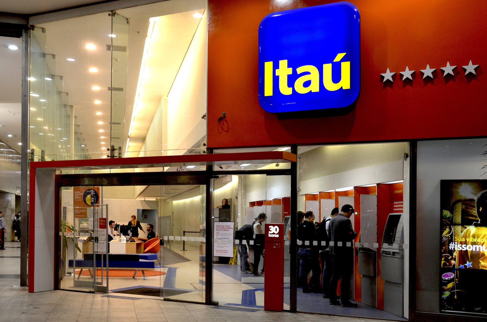 Banco Itaú fachada logo marca - Foto Reprodução Internet