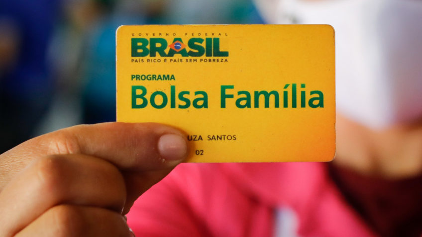 Beneficiários receberam Bolsa Família adiantado. Foto: Reprodução