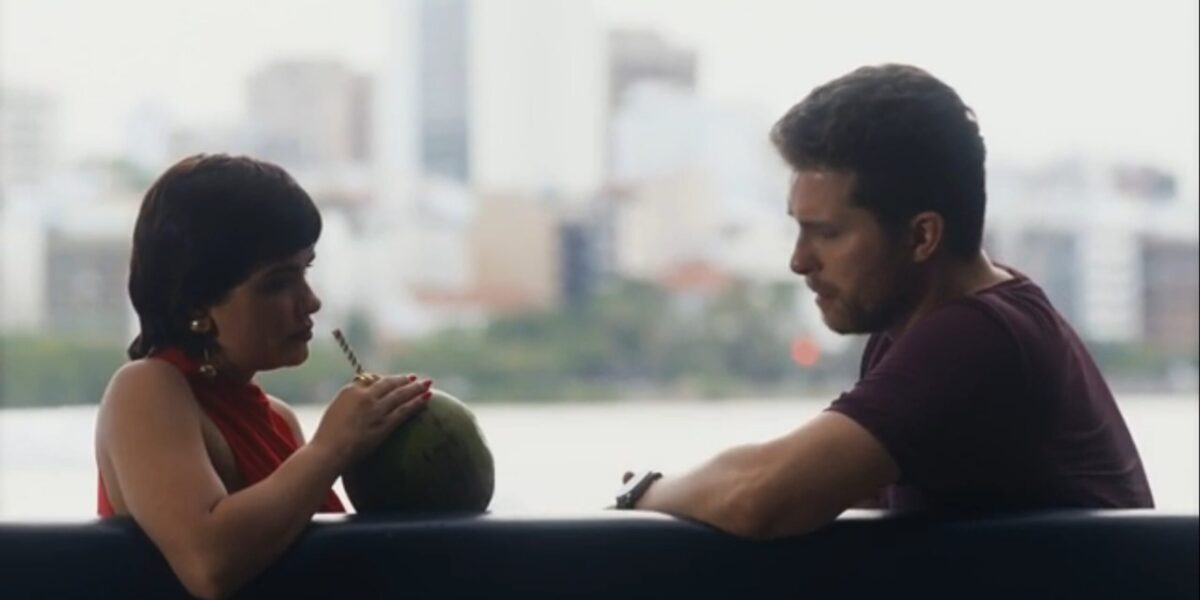 Leonor e Caíque conversam na Lagoa (Foto: Reprodução/GloboPlay)